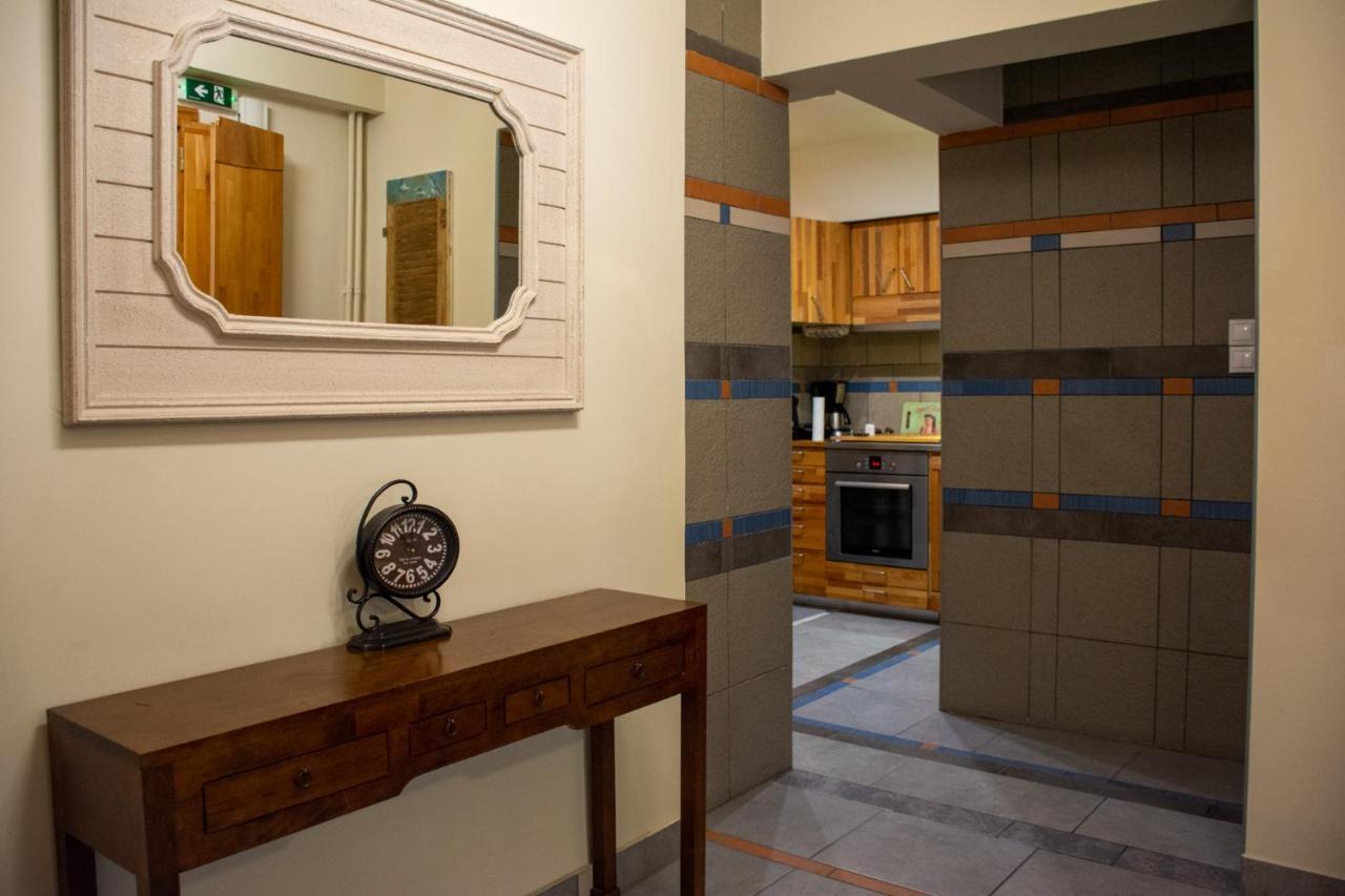 Handcrafted Unique Flat, 200M From The Acropolis Атина Екстериор снимка